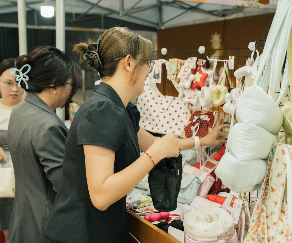 Global Festive tạo nên không gian giao thoa giữa tinh thần lễ hội quốc tế và các giá trị văn hóa bản địa, với sự đồng hành của phường Bình Trưng Global Festive tạo nên không gian giao thoa giữa tinh thần lễ hội quốc tế và các giá trị văn hóa bản địa, với sự đồng hành của phường Bình Trưng