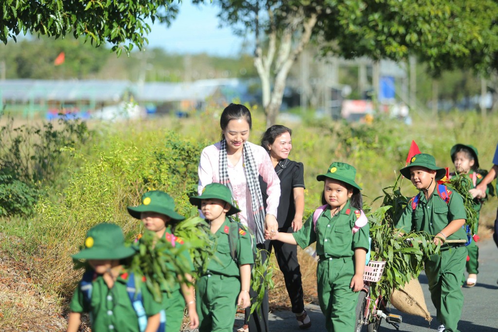 Gieo mầm yêu nước từ mô hình chiến sĩ tí hon Gieo mầm yêu nước từ mô hình chiến sĩ tí hon