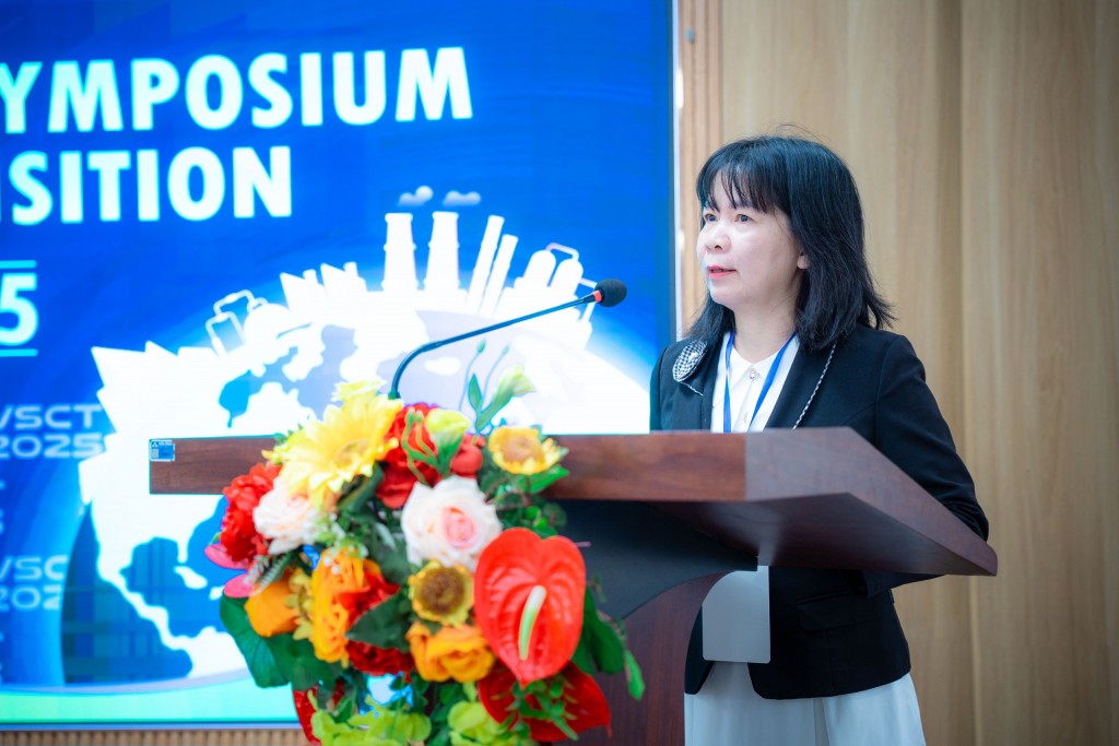 GS.TS Võ Thị Thúy Anh, Bí thư Đảng ủy, Chủ tịch Hội đồng trường Đại học Kinh tế - Đại học Đà Nẵng phát biểu khai mạc hội thảo GS.TS Võ Thị Thúy Anh, Bí thư Đảng ủy, Chủ tịch Hội đồng trường Đại học Kinh tế - Đại học Đà Nẵng phát biểu khai mạc hội thảo