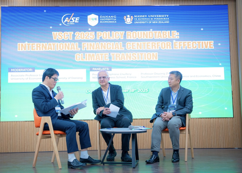 Hội nghị bàn tròn thảo luận chính sách về trung tâm tài chính quốc tế Hội nghị bàn tròn thảo luận chính sách về trung tâm tài chính quốc tế