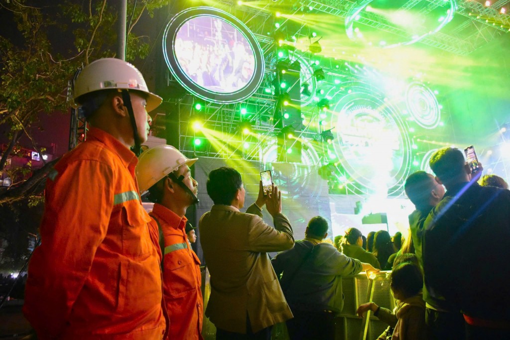 Công nhân EVNHANOI ứng trực tại Countdown 2025 Công nhân EVNHANOI ứng trực tại Countdown 2025