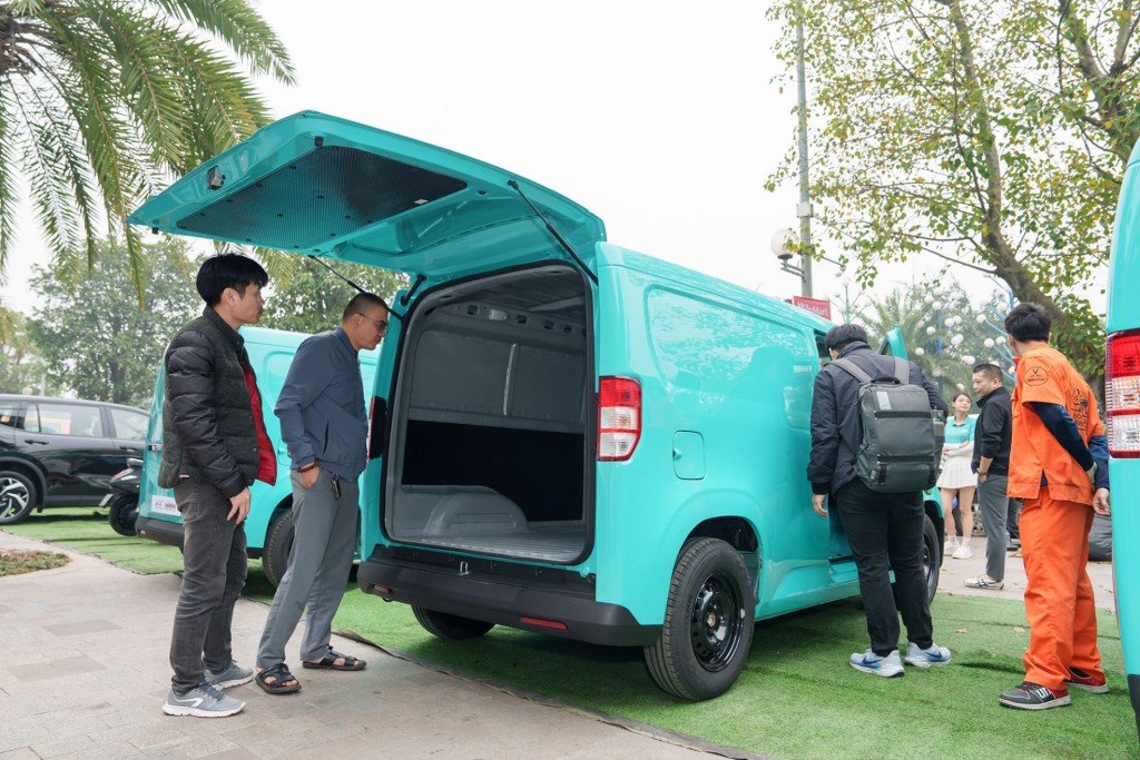 Chuyên gia xe bất ngờ vì VinFast EC Van: Xe khỏe, vọt nhanh, quên mất đây là xe chở hàng