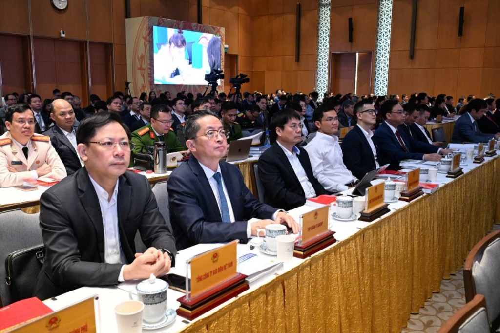 Quán triệt sâu sắc tinh thần Nghị quyết 57-NQ/TW của Bộ Chính trị, Tập đoàn CT Group trở thành doanh nghiệp tư nhân đầu tiên thành lập Ban đặc nhiệm 57 để tổ chức triển khai đồng bộ, có trọng tâm các nhiệm vụ được nêu trong Nghị quyết. Sau 1 năm, CT Group đã thành công đưa 6 nhóm ngành công nghệ vào danh mục sản phẩm công nghệ chiến lược của quốc gia và có những sản phẩm công nghệ hiện hữu, đơn cử như đơn hàng xuất khẩu 5.000 máy bay vận tải không người lái sang Hàn Quốc Quán triệt sâu sắc tinh thần Nghị quyết 57-NQ/TW của Bộ Chính trị, Tập đoàn CT Group trở thành doanh nghiệp tư nhân đầu tiên thành lập Ban đặc nhiệm 57 để tổ chức triển khai đồng bộ, có trọng tâm các nhiệm vụ được nêu trong Nghị quyết. Sau 1 năm, CT Group đã thành công đưa 6 nhóm ngành công nghệ vào danh mục sản phẩm công nghệ chiến lược của quốc gia và có những sản phẩm công nghệ hiện hữu, đơn cử như đơn hàng xuất khẩu 5.000 máy bay vận tải không người lái sang Hàn Quốc