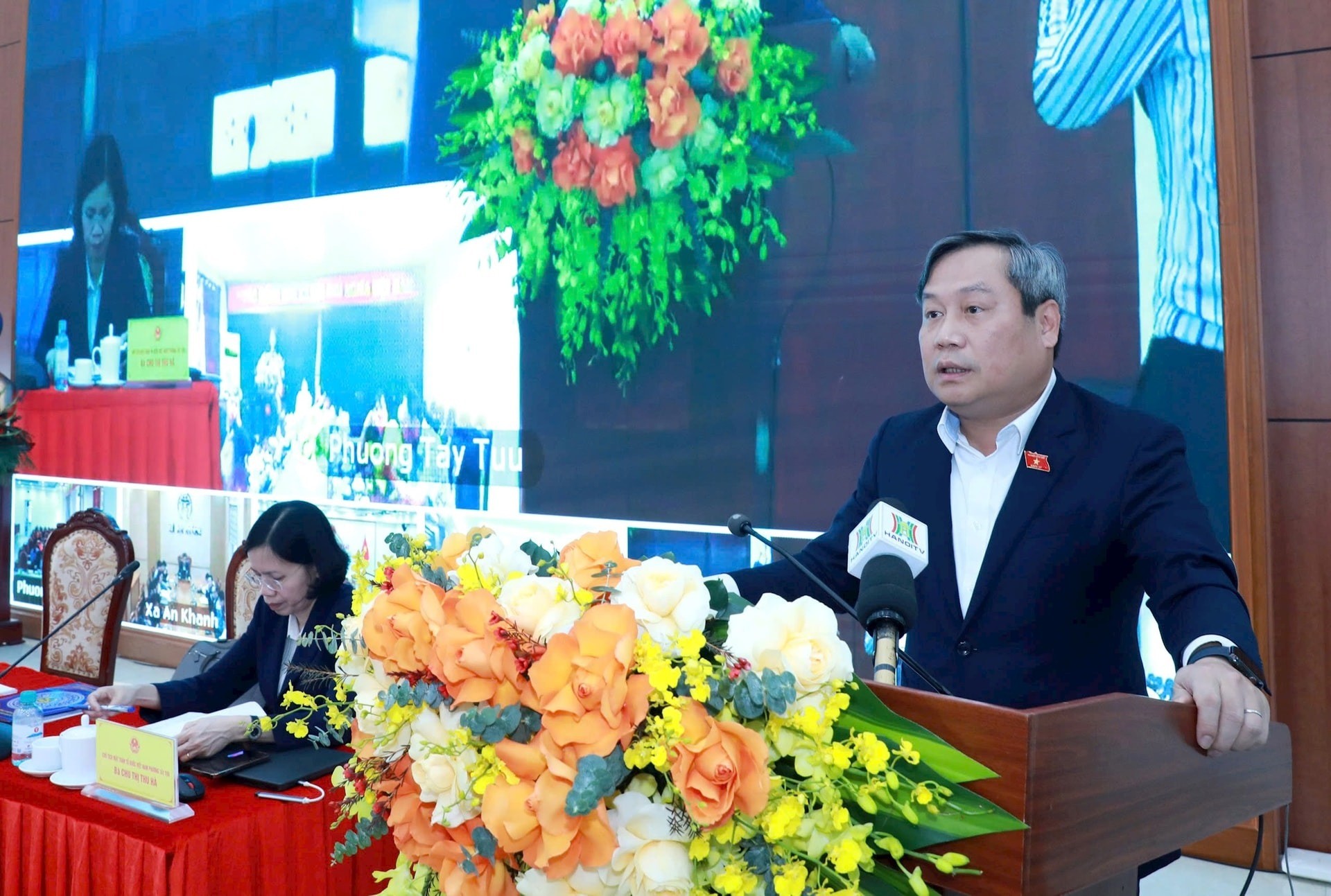 Chủ tịch UBND thành phố Vũ Đại Thắng phát biểu tại hội nghị. Ảnh: Đình Hiệp Chủ tịch UBND thành phố Vũ Đại Thắng phát biểu tại hội nghị. Ảnh: Đình Hiệp