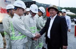 Phó Thủ tướng Hồ Quốc Dũng thăm, động viên lực lượng thi công Dự án cao tốc Quảng Ngãi – Hoài Nhơn