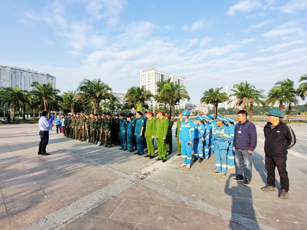 Đồng chí Hoàng Minh Hải - Phó Chủ tịch UBND phường Đại Mỗ phân công nhiệm vụ cho các lực lượng trong ngày ra quân Đồng chí Hoàng Minh Hải - Phó Chủ tịch UBND phường Đại Mỗ phân công nhiệm vụ cho các lực lượng trong ngày ra quân