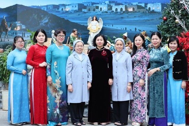 Lãnh đạo MTTQ Việt Nam chúc mừng Giáng sinh tại Dòng Thánh Phaolô Lãnh đạo MTTQ Việt Nam chúc mừng Giáng sinh tại Dòng Thánh Phaolô