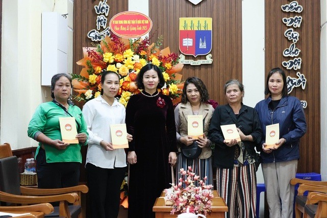 Lãnh đạo MTTQ Việt Nam chúc mừng Giáng sinh tại Dòng Thánh Phaolô Lãnh đạo MTTQ Việt Nam chúc mừng Giáng sinh tại Dòng Thánh Phaolô