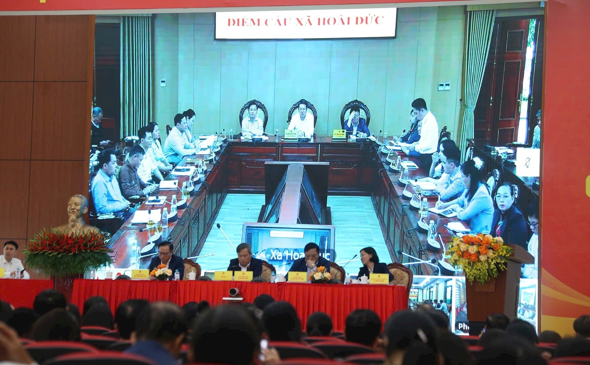 Các cử tri dự hội nghị tại điểm cầu xã Hoài Đức. Ảnh: Đình Hiệp Các cử tri dự hội nghị tại điểm cầu xã Hoài Đức. Ảnh: Đình Hiệp