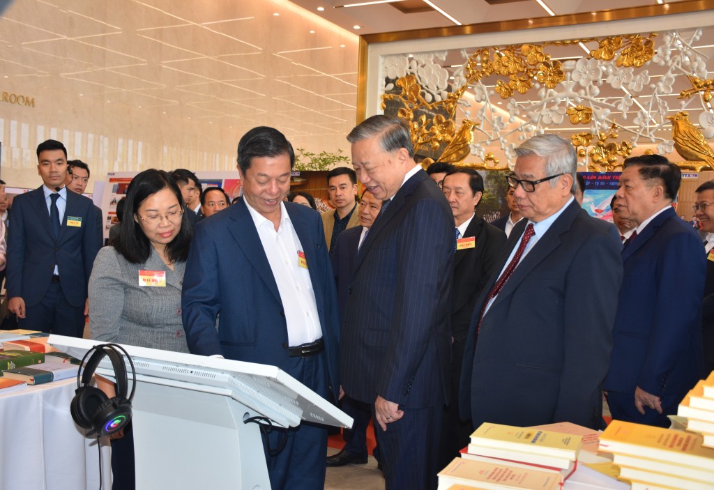 Hội nghị toàn quốc tổng kết công tác Tuyên giáo và Dân vận năm Hội nghị toàn quốc tổng kết công tác Tuyên giáo và Dân vận năm