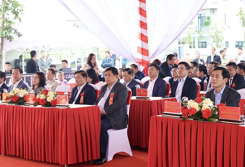 Phó Thủ tướng Nguyễn Chí Dũng dự Lễ khởi công Dự án Khu nhà ở xã hội Trung tâm Đồng Hới - Ảnh: VGP/Thu Sa