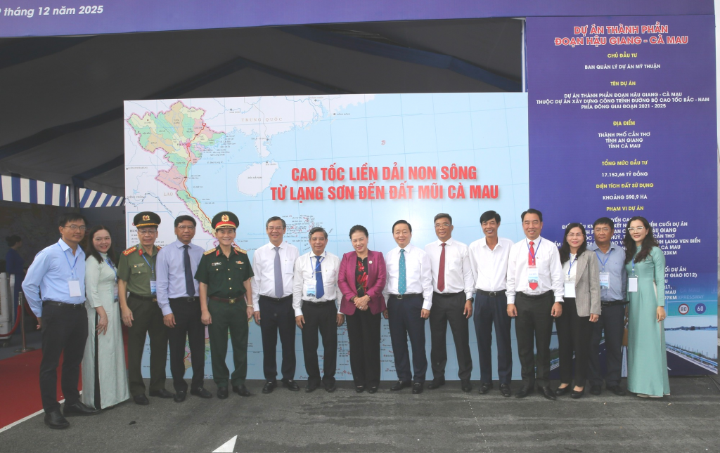 Phó Thủ tướng Trần Hồng Hà dự lễ khánh thành tuyến chính dự án thành phần đoạn Cần Thơ - Hậu Giang và thông xe kỹ thuật đoạn Hậu Giang – Cà Mau thuộc dự án đường bộ cao tốc Bắc - Nam phía Đông - Ảnh: VGP/Minh Khôi