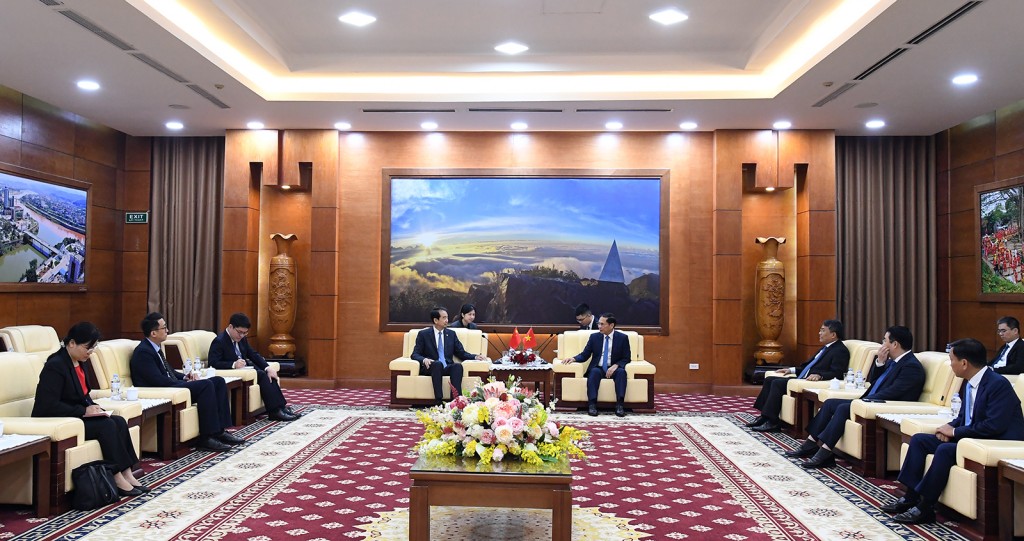 Đại sứ Hà Vĩ khẳng định Đảng, Nhà nước Trung Quốc luôn coi trọng và ưu tiên phát triển quan hệ với Việt Nam - Ảnh: VGP/Hải Minh