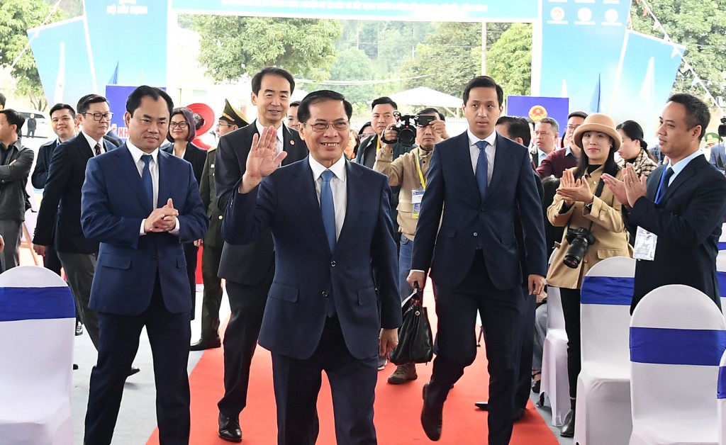 Phó Thủ tướng Bùi Thanh Sơn đến dự Lễ khởi công Dự án thành phần 1 thuộc Dự án đầu tư xây dựng tuyến đường sắt Lào Cai - Hà Nội - Hải Phòng - Ảnh: VGP/Hải Minh