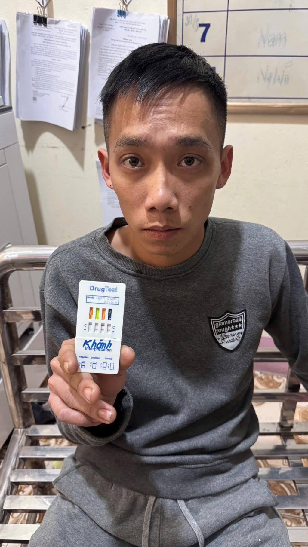 Đối tượng Khánh tại cơ quan Công an Đối tượng Khánh tại cơ quan Công an