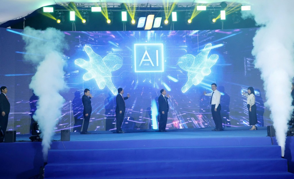 Phó Thủ tướng Hồ Quốc Dũng và các đại biểu thực hiện nghi thức khởi công - Ảnh: VGP/Gia Huy Phó Thủ tướng Hồ Quốc Dũng và các đại biểu thực hiện nghi thức khởi công - Ảnh: VGP/Gia Huy