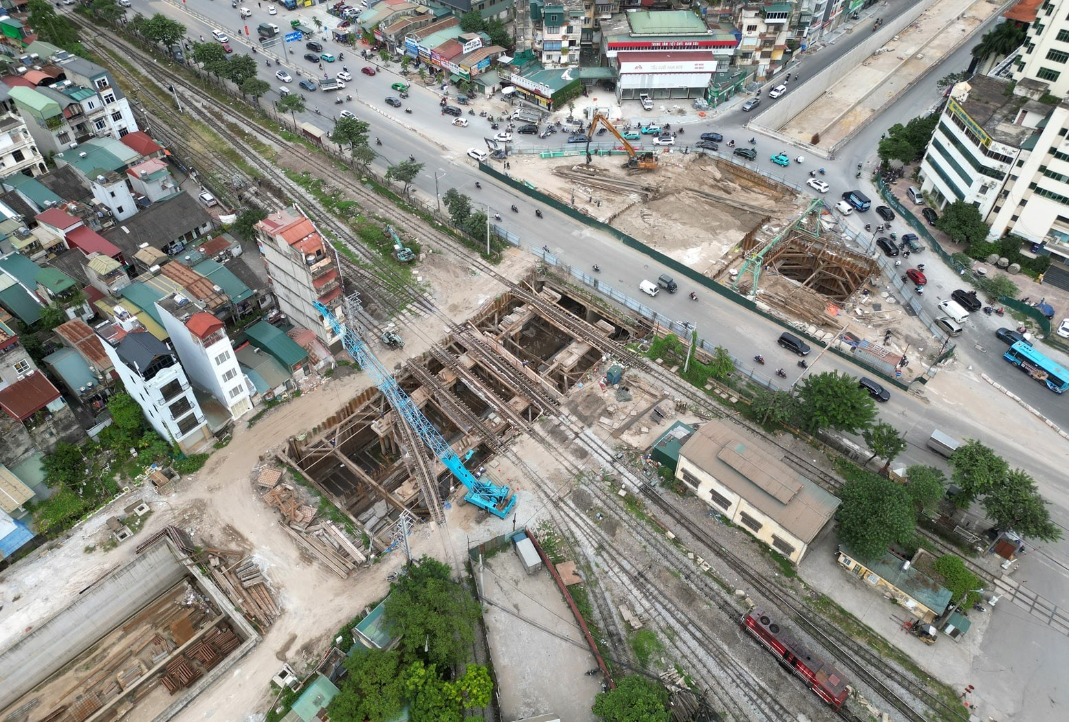 Dự án xây dựng hầm chui Vành đai 2,5 - Giải Phóng đang được đẩy nhanh tiến độ thi công, sau khi hoàn thành, hầm chui Kim Đồng sẽ kết nối với tuyến đường của dự án.