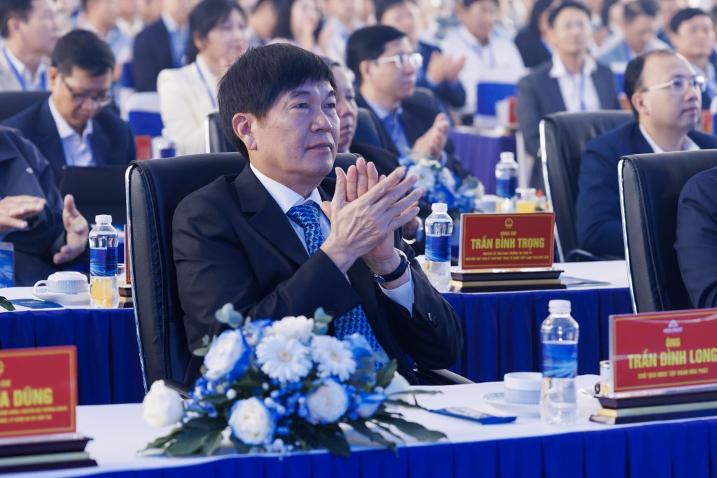 Chủ tịch HĐQT Tập đoàn Hòa Phát Trần Đình Long Chủ tịch HĐQT Tập đoàn Hòa Phát Trần Đình Long