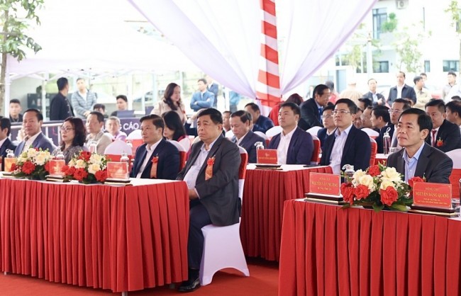 Phó Thủ tướng Nguyễn Chí Dũng dự Lễ khởi công Dự án Khu nhà ở xã hội Trung tâm Đồng Hới