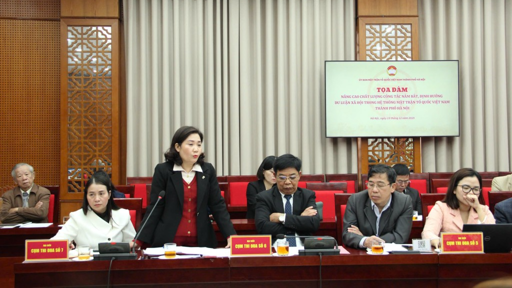 Đại biểu chia sẻ ý kiến tại tọa đàm 