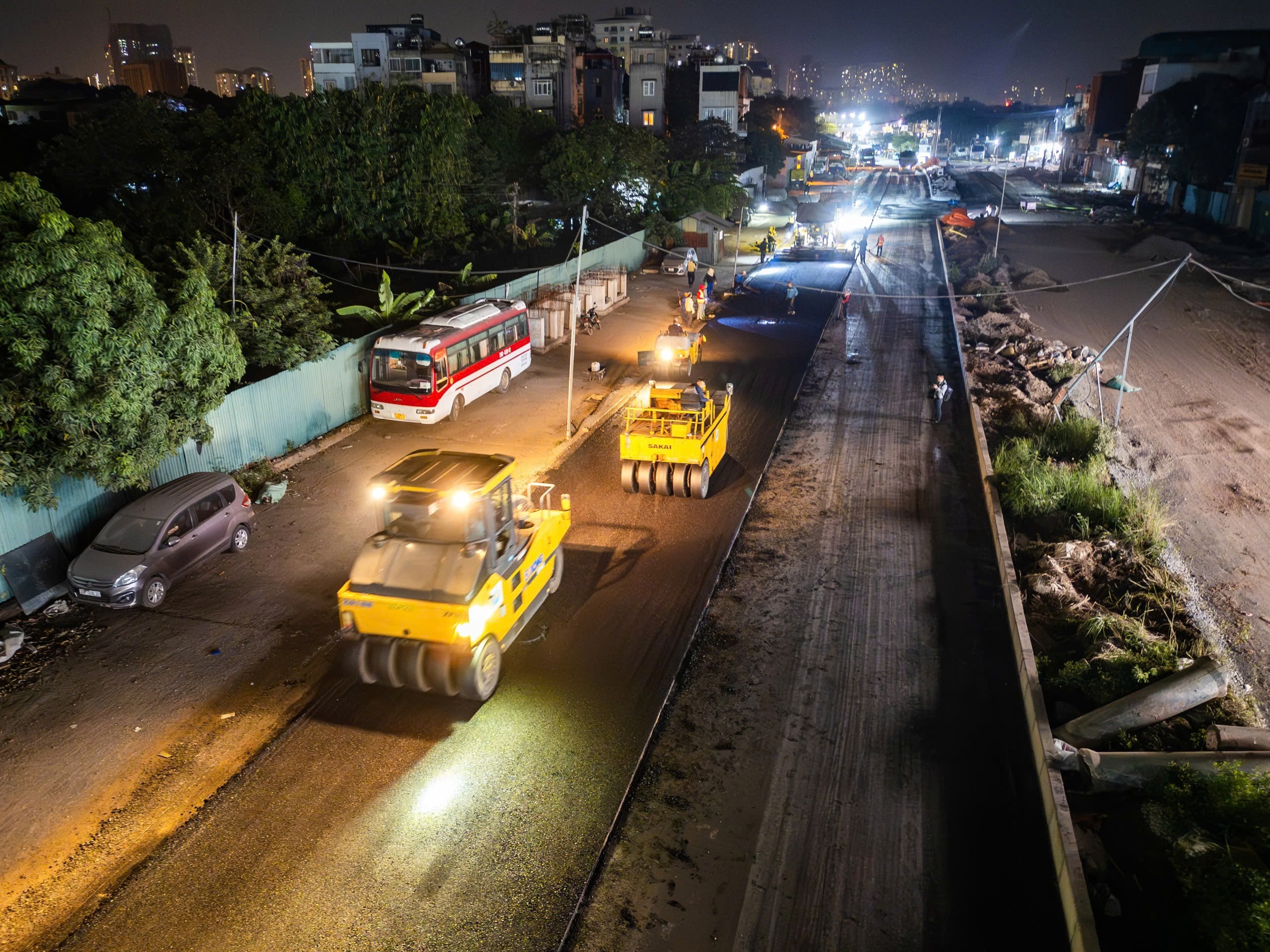 Công trường gói thầu số 1, dự án đường Vành đai 2,5 đoạn Đầm Hồng - Quốc lộ 1A (Hà Nội), rạng sáng 23.11. Ảnh: Sóng Hữu