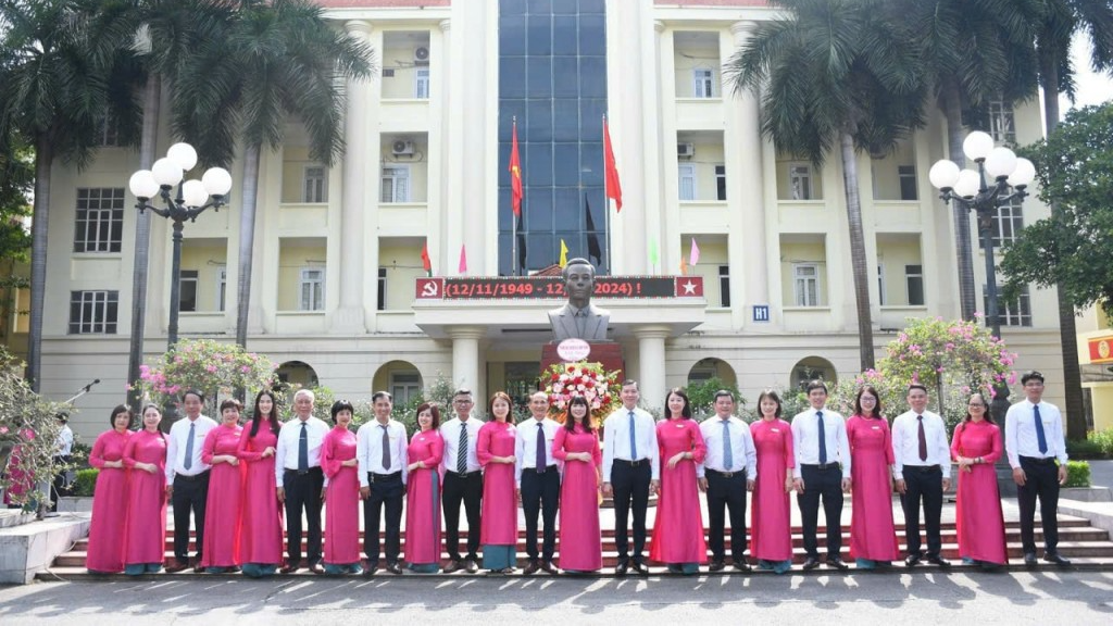 Cán bộ, giảng viên khoa Xây dựng Đảng, Trường Đào tạo cán bộ Lê Hồng Phong 