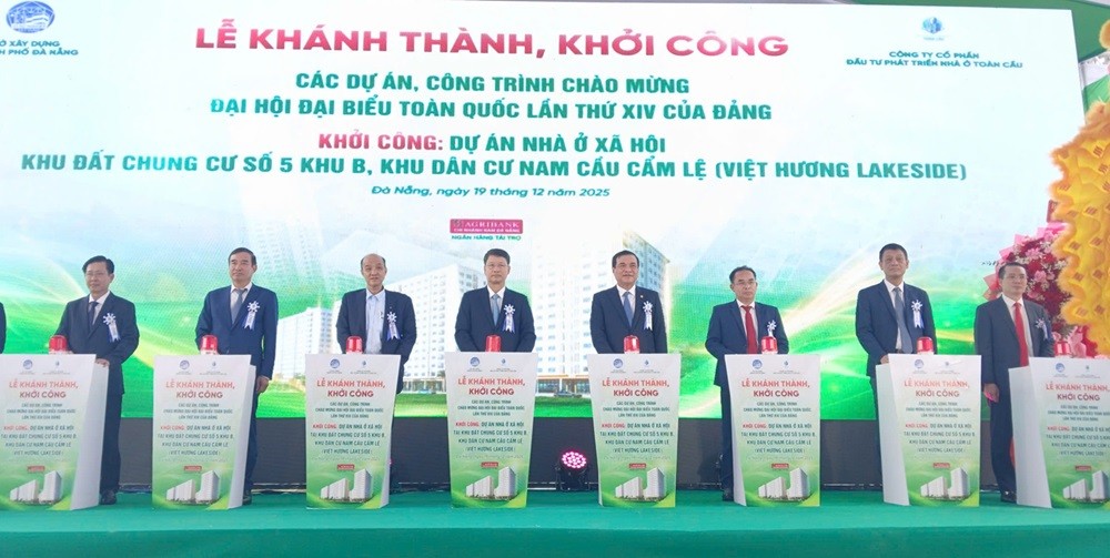 Các đại biểu thực hiện nghi thức khởi công dự án Nhà ở xã hội tại khu đất Chung cư số 5 thuộc Khu B - Khu dân cư Nam cầu Cẩm Lệ (Ảnh Út Vũ) Các đại biểu thực hiện nghi thức khởi công dự án Nhà ở xã hội tại khu đất Chung cư số 5 thuộc Khu B - Khu dân cư Nam cầu Cẩm Lệ (Ảnh Út Vũ)