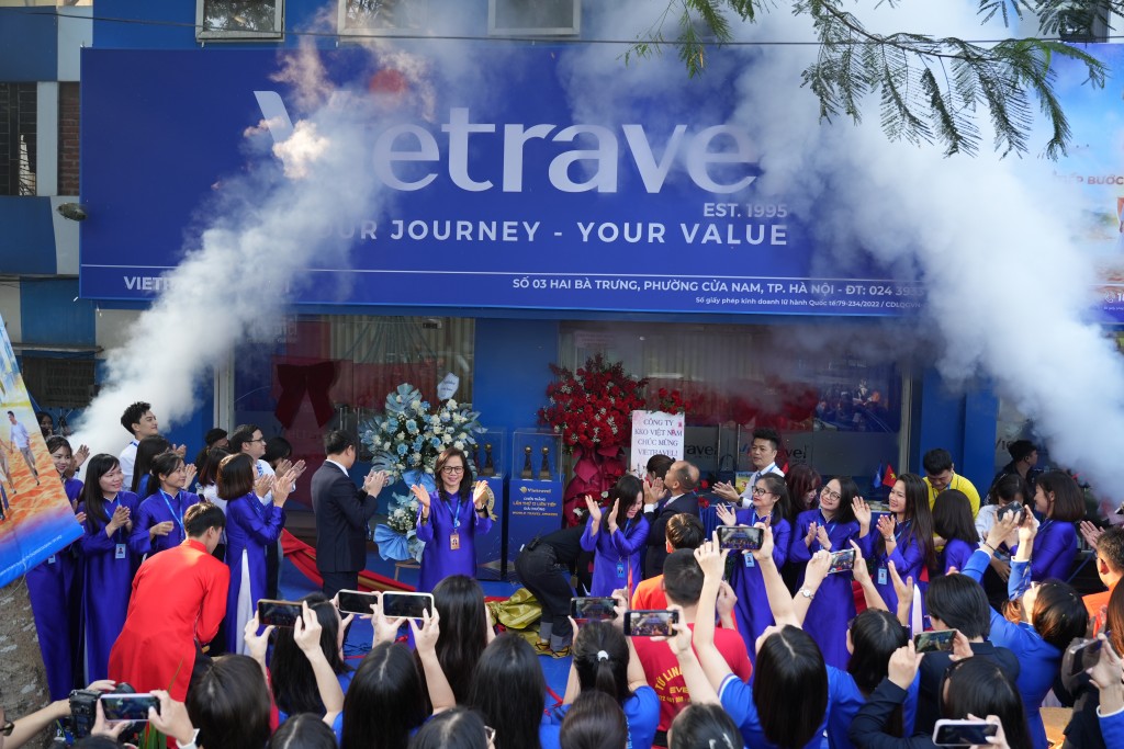 Vietravel ra mắt nhận diện thương hiệu mới, đánh dấu 30 năm phát triển và vươn mình cùng đất nước