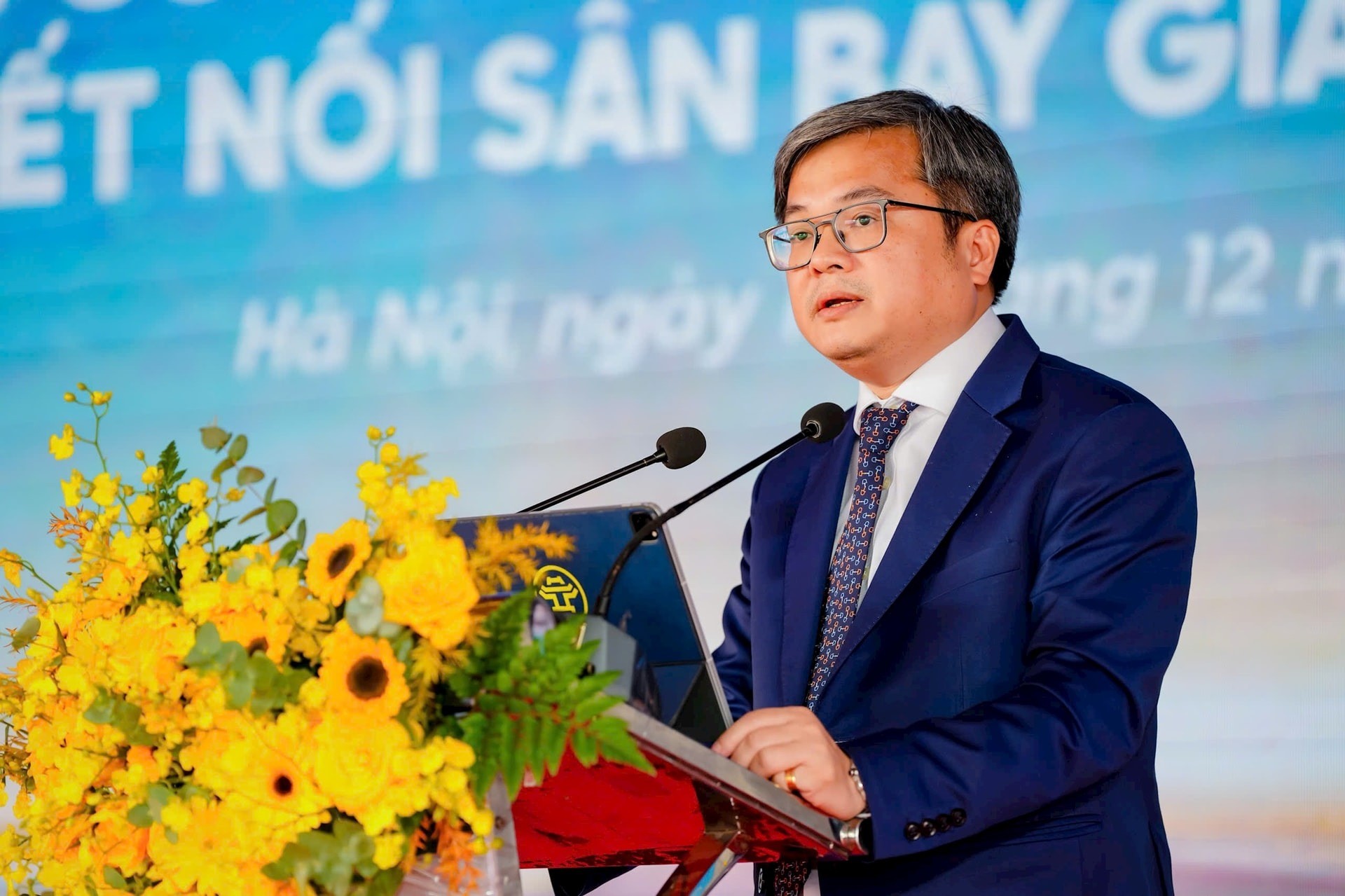 Phó Chủ tịch UBND thành phố Trương Việt Dũng phát biểu tại lễ khởi công. Ảnh: Phong Đỗ