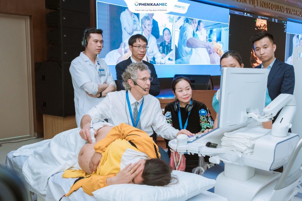 Giáo sư Mark Steven Sklansky thực hiện siêu âm tim thai trực tuyến và giải thích các kỹ thuật chẩn đoán bất thường tim thai 