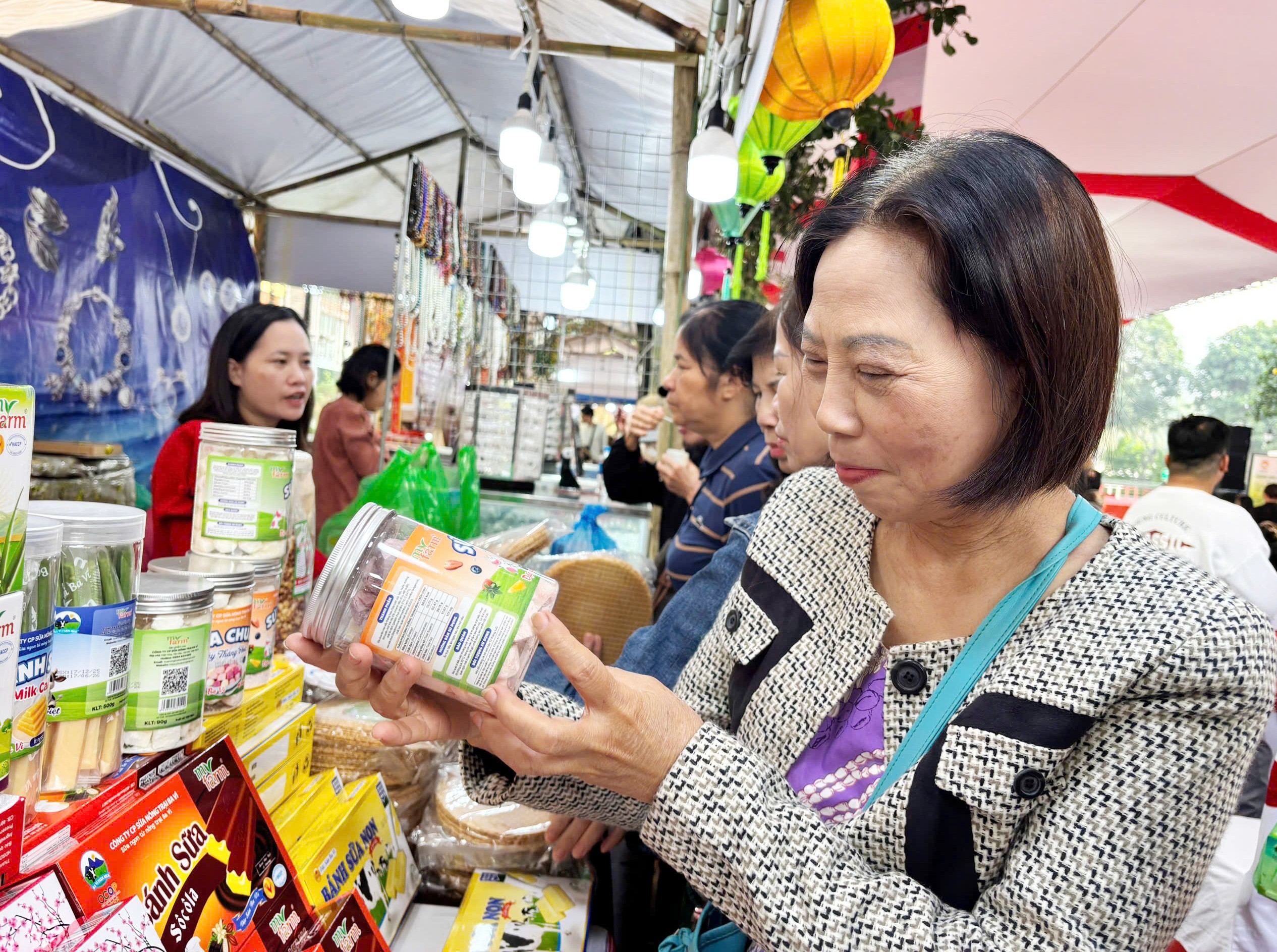 Khai mạc chương trình quảng bá sản phẩm gắn với phát triển kinh tế Khai mạc chương trình quảng bá sản phẩm gắn với phát triển kinh tế