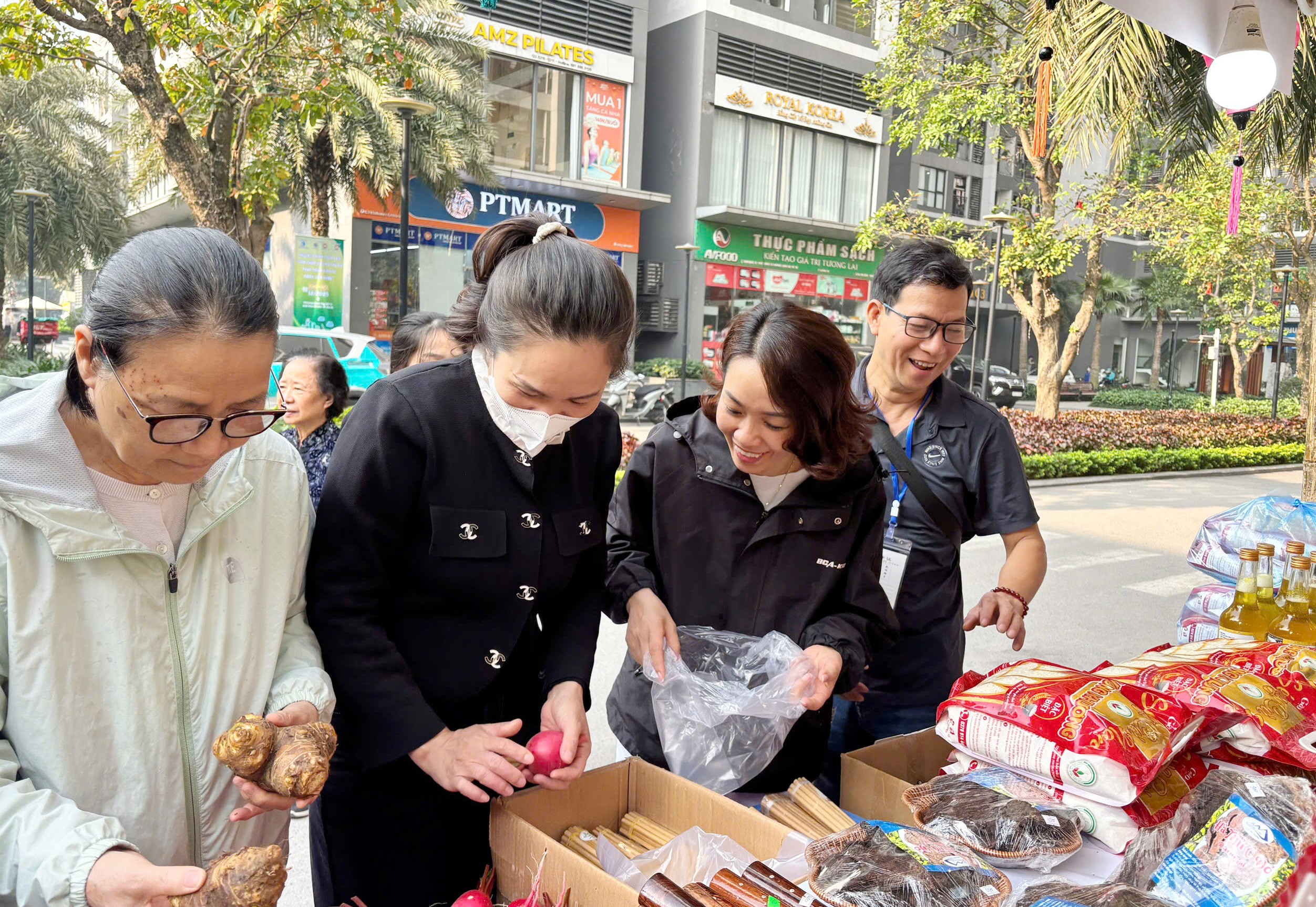 Khai mạc chương trình quảng bá sản phẩm gắn với phát triển kinh tế Khai mạc chương trình quảng bá sản phẩm gắn với phát triển kinh tế
