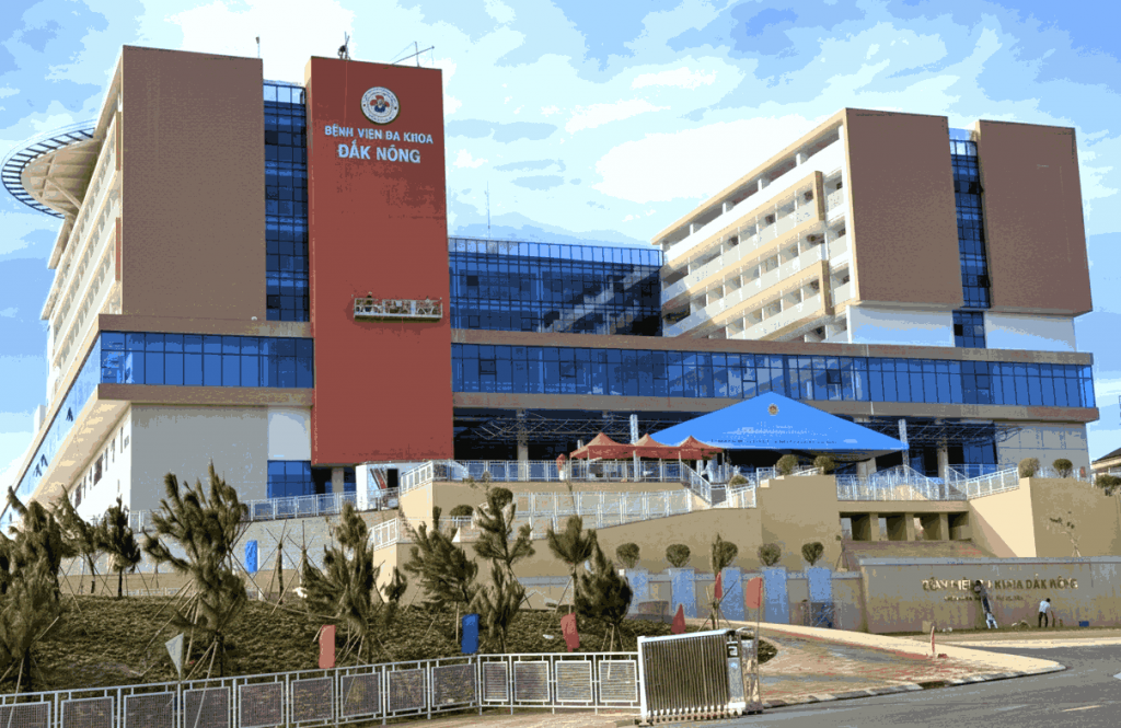 Bệnh viện Đa khoa Đăk Nông có sân đỗ trực thăng, sẵn sàng phục vụ công tác cấp cứu, vận chuyển bệnh nhân trong các tình huống khẩn cấp