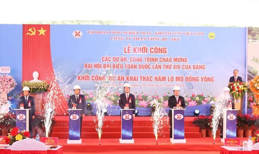 Lãnh đạo tỉnh Quảng Ninh, tập đoàn Công nghiệp Than - Khoáng sản Việt Nam bấm nút khởi công dự án khai thác hầm lò mỏ Đồng Vông