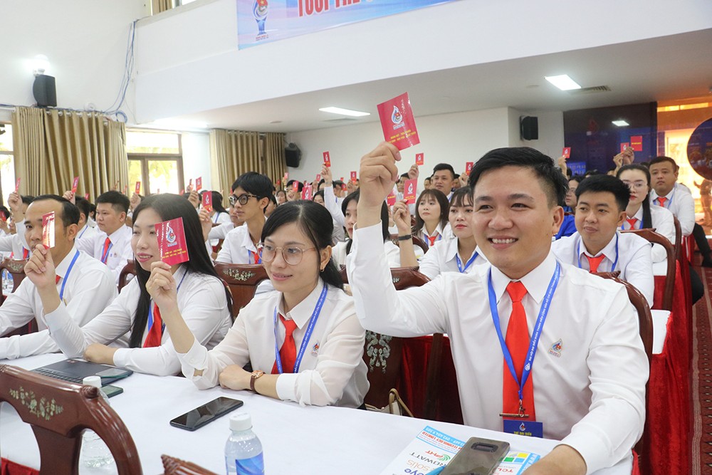 Các đại biểu biểu quyết