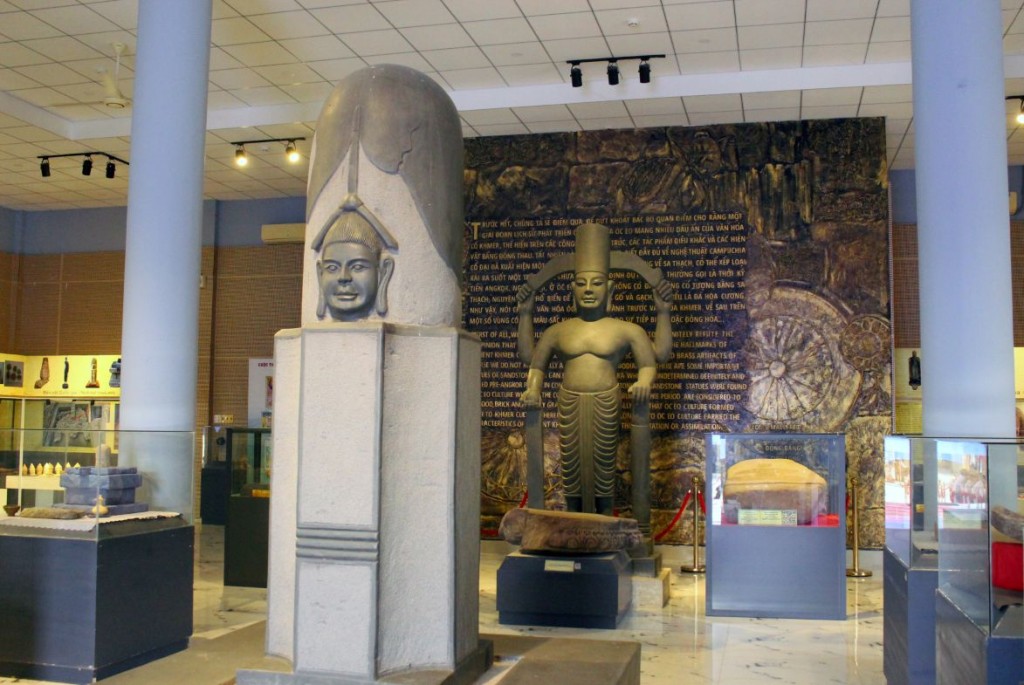 Hiện vật văn hóa Óc Eo - Ba Thê được trưng bày tại Ban Quản lý Di tích Văn hóa Óc Eo, xã Óc Eo (ảnh: Thanh Mai)