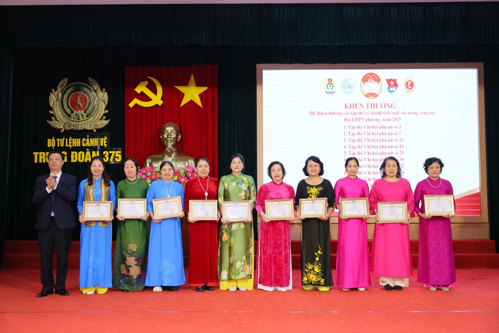 Các tập thể xuất sắc trong công tác Hội Phụ nữ 