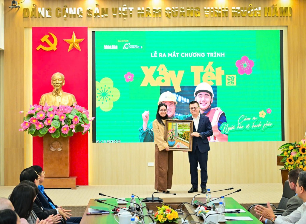 Nhân Dân gửi tới công nhân 30.000 phần quà trong chương trình Xây Tết