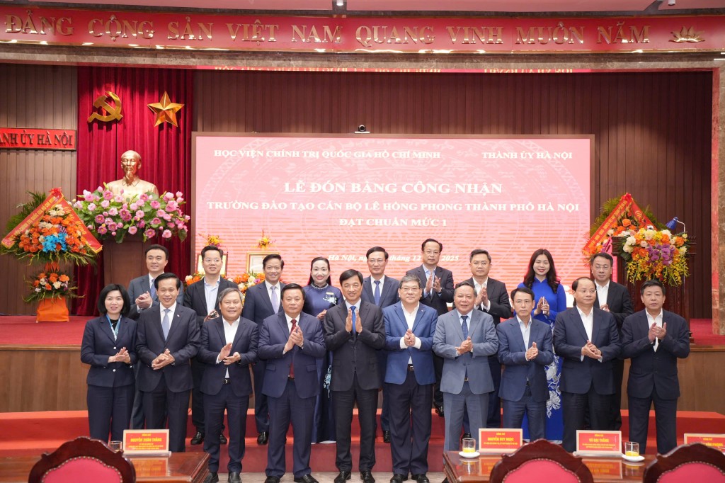 Trường đạo tạo cán bộ Lê Hồng Phong nhận Bằng đạt chuẩn mức 1