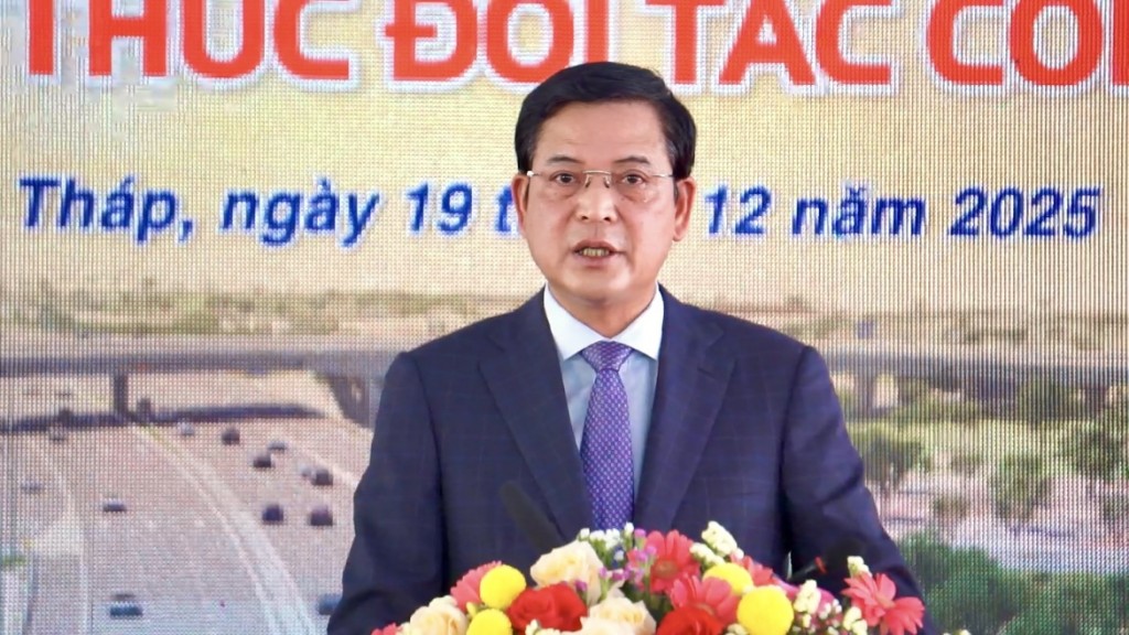 Thứ trưởng Bộ Xây dựng Bùi Xuân Dũng phát biểu tại Lễ khởi công.