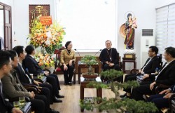 Phó Thủ tướng Phạm Thị Thanh Trà thăm, chúc mừng Giáng sinh Tòa Giám mục Bắc Ninh