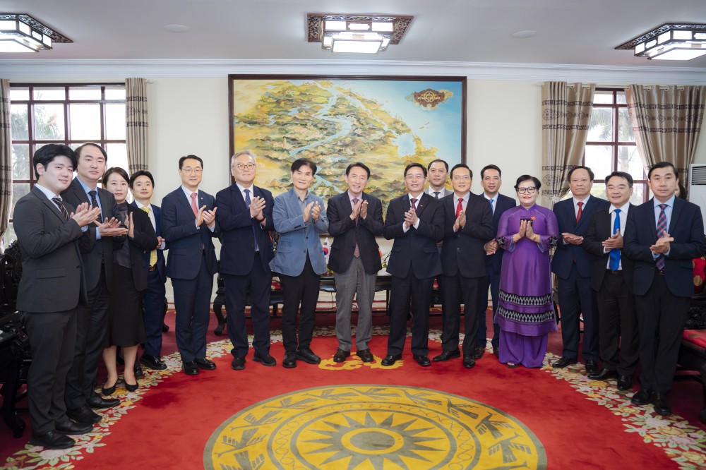 Các đại biểu chụp hình lưu niệm Các đại biểu chụp hình lưu niệm