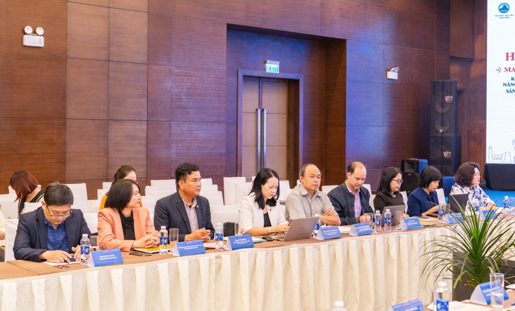 Tại hội thảo các đại biểu làm rõ các nội dung của Đề án xây dựng thương hiệu “Made in Da Nang” (Ảnh Út Vũ)