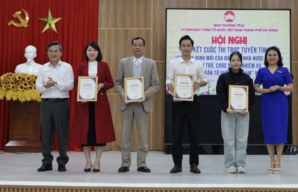 Trao giải Cuộc thi trực tuyến tìm hiểu Mặt trận Tổ quốc Việt Nam