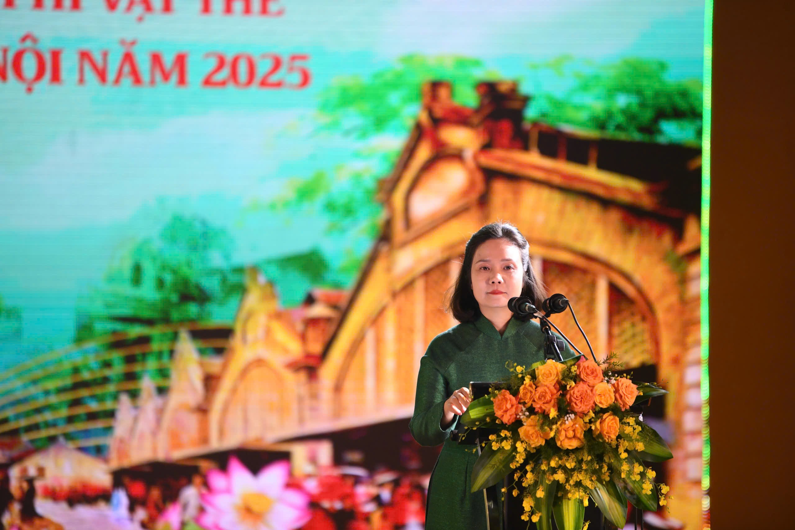 Đồng chí Lê Thị Ánh Mai - Phó Giám đốc Sở Văn hóa và Thể thao Hà Nội phát biểu tại lễ khai mạc (Ảnh: Duy Khánh)