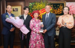 Anh hùng Lao động Thái Hương được tôn vinh giải thưởng doanh nhân xuất sắc ASEN tại Singapore