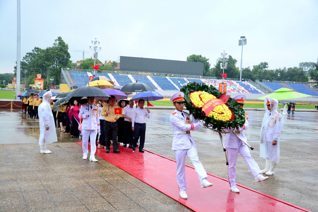 Người Bắc Á vào Lăng viếng Bác nhân kỷ niệm 80 năm Quốc khánh 2/9 Người Bắc Á vào Lăng viếng Bác nhân kỷ niệm 80 năm Quốc khánh 2/9