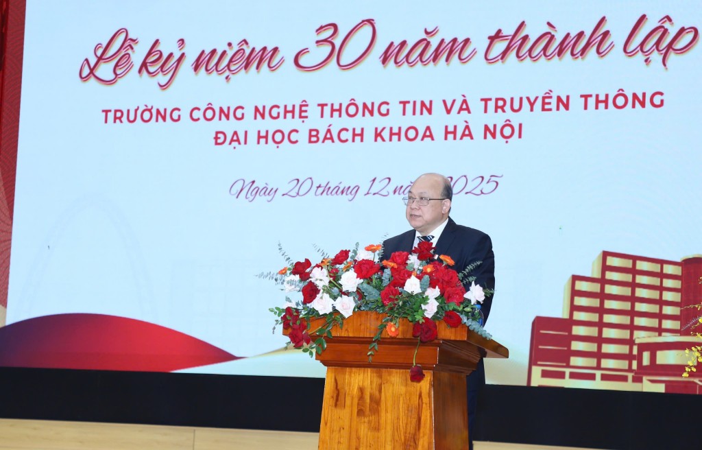 Trường Công nghệ Thông tin và Truyền thông: 30 năm tiên phong đổi mới Trường Công nghệ Thông tin và Truyền thông: 30 năm tiên phong đổi mới