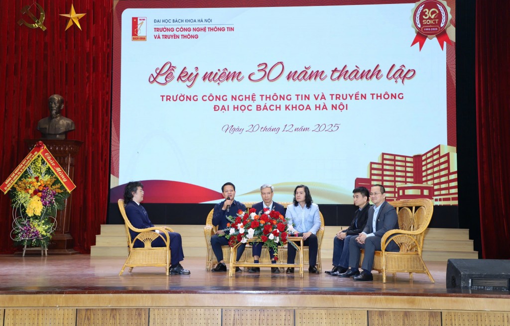 Trường Công nghệ Thông tin và Truyền thông: 30 năm tiên phong đổi mới Trường Công nghệ Thông tin và Truyền thông: 30 năm tiên phong đổi mới