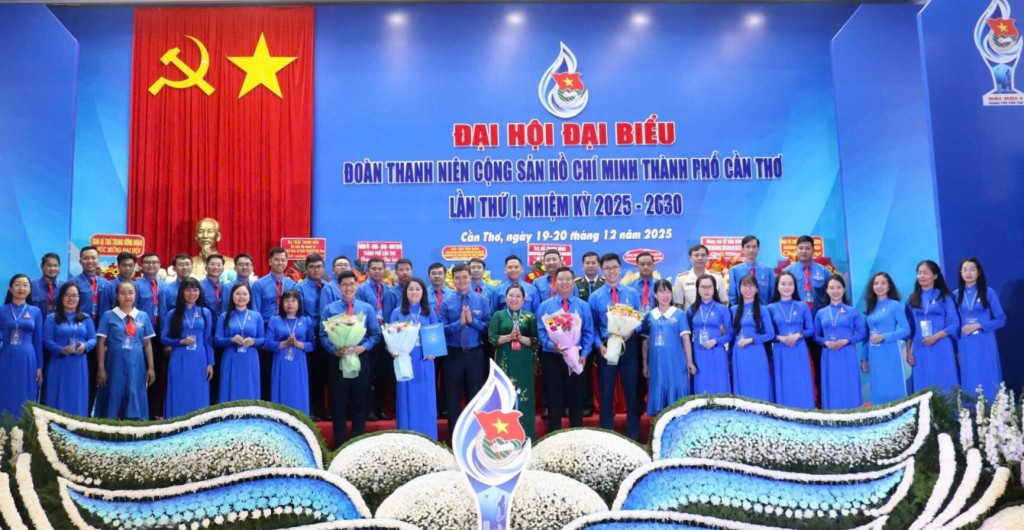 Ban Chấp hành Đoàn Thanh niên cộng sản Hồ Chí Minh thành phố Cần Thơ lần I, nhiệm kỳ 2025-2030 - Ảnh: LAN NGỌC Ban Chấp hành Đoàn Thanh niên cộng sản Hồ Chí Minh thành phố Cần Thơ lần I, nhiệm kỳ 2025-2030 - Ảnh: LAN NGỌC